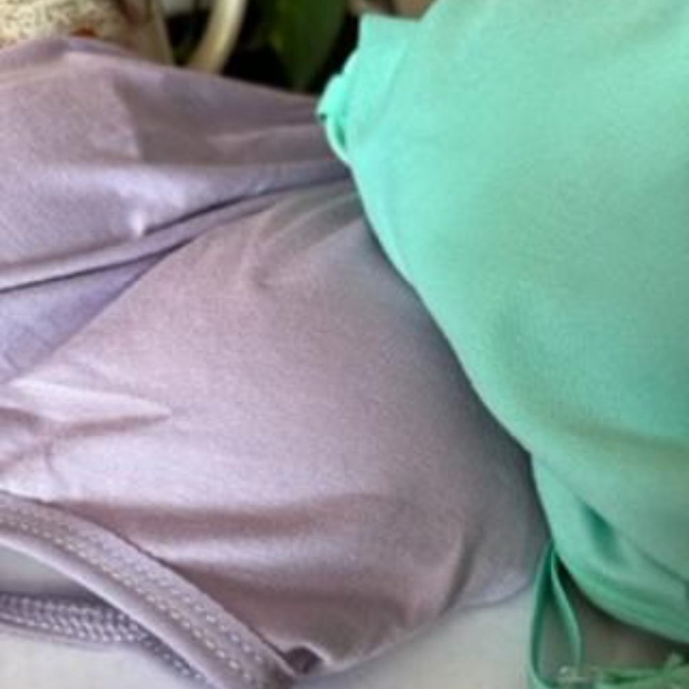 NEW LAVENDER TOP WITH SHELF BRA Lrg  Fits like Medium. NWOT ADJUSTABLE STRAPS